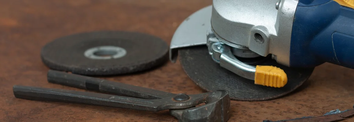 Winkelschleifer, Trennscheibe, Zange